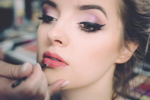 Makeup: Slik legger du på foundation